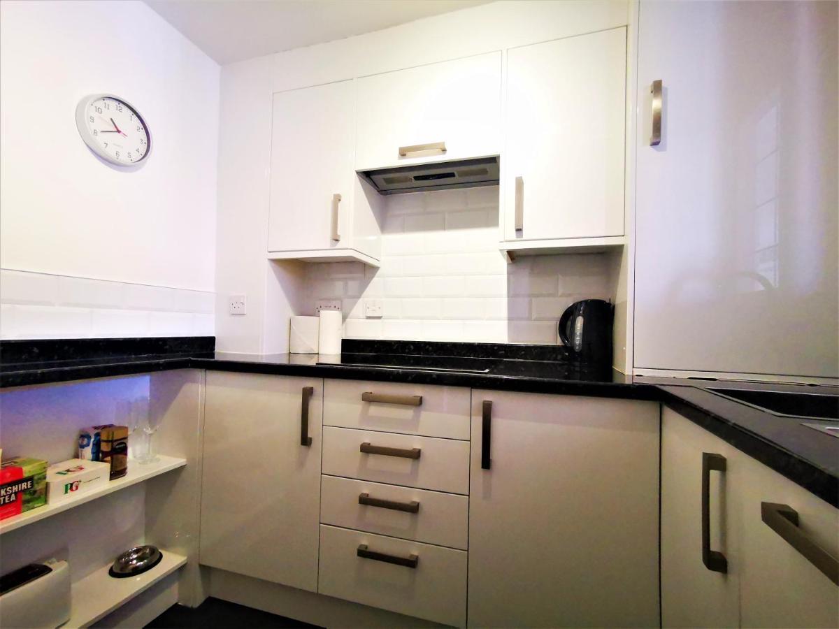 Marina Living With Parking, Balcony, Quiet And Secure Leilighet Brighton Eksteriør bilde