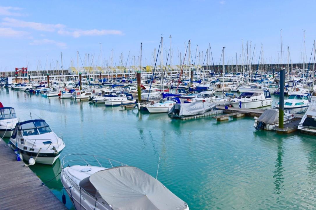 Marina Living With Parking, Balcony, Quiet And Secure Leilighet Brighton Eksteriør bilde